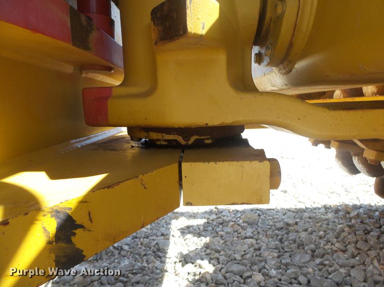 image for item DE3583 2004 Caterpillar CP-563E single drum vibratory roller