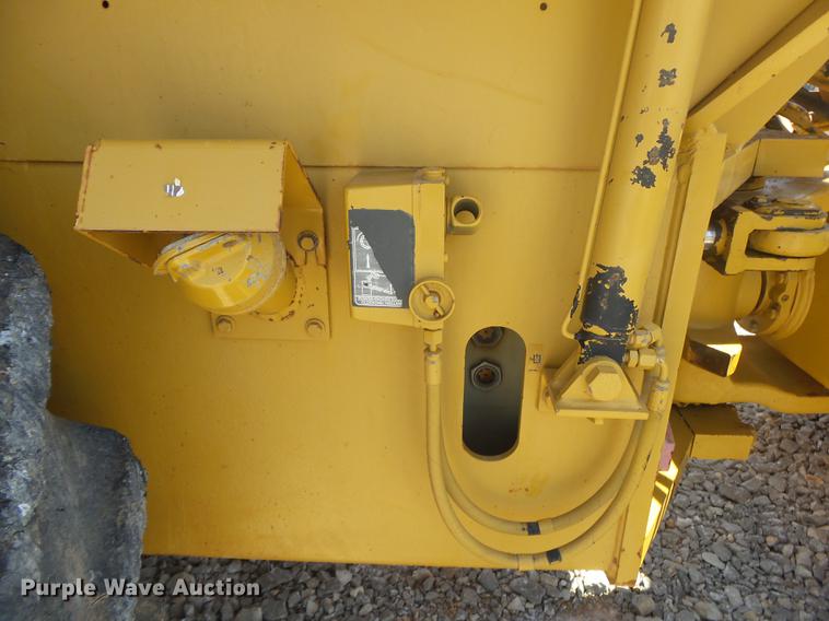 image for item DE3583 2004 Caterpillar CP-563E single drum vibratory roller