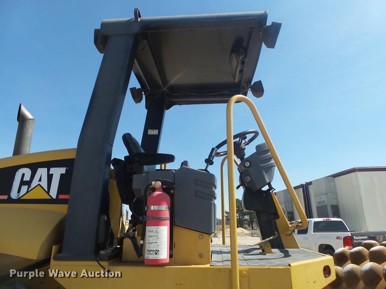 image for item DE3583 2004 Caterpillar CP-563E single drum vibratory roller