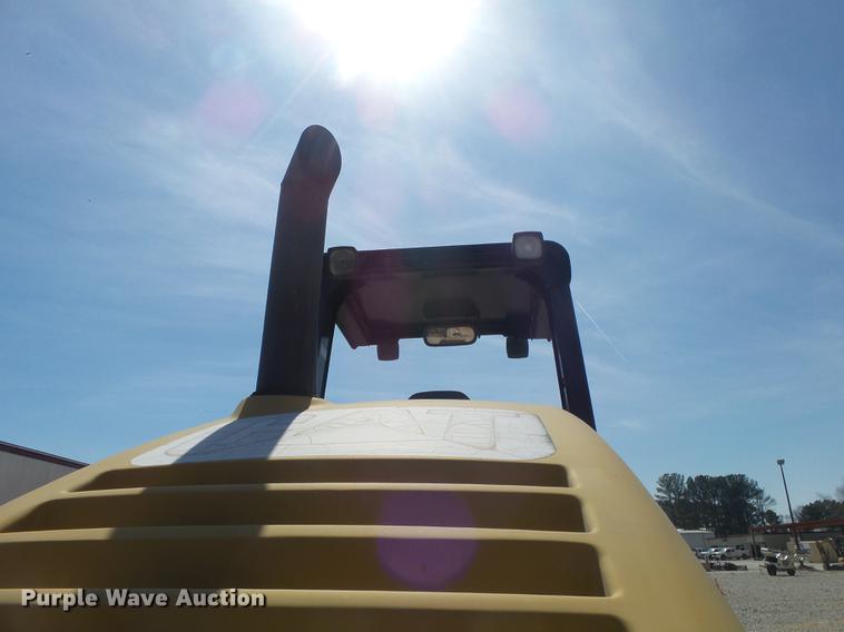 image for item DE3583 2004 Caterpillar CP-563E single drum vibratory roller