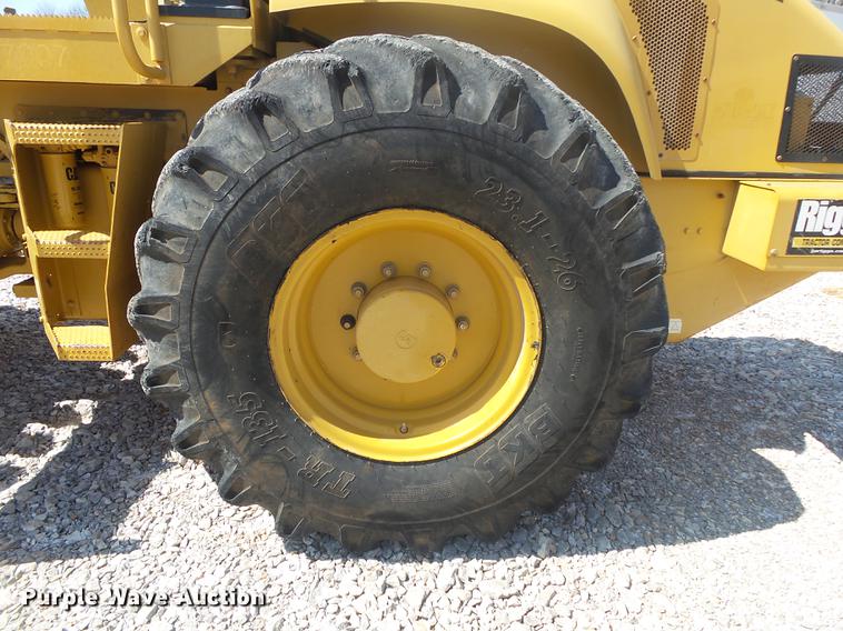 image for item DE3583 2004 Caterpillar CP-563E single drum vibratory roller