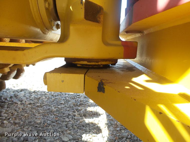 image for item DE3583 2004 Caterpillar CP-563E single drum vibratory roller