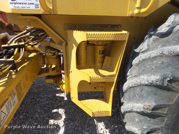 image for item DE3583 2004 Caterpillar CP-563E single drum vibratory roller