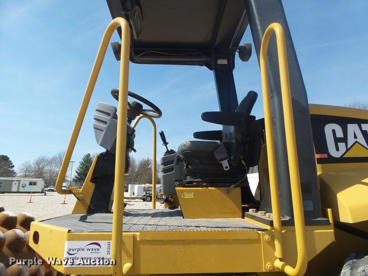 image for item DE3583 2004 Caterpillar CP-563E single drum vibratory roller