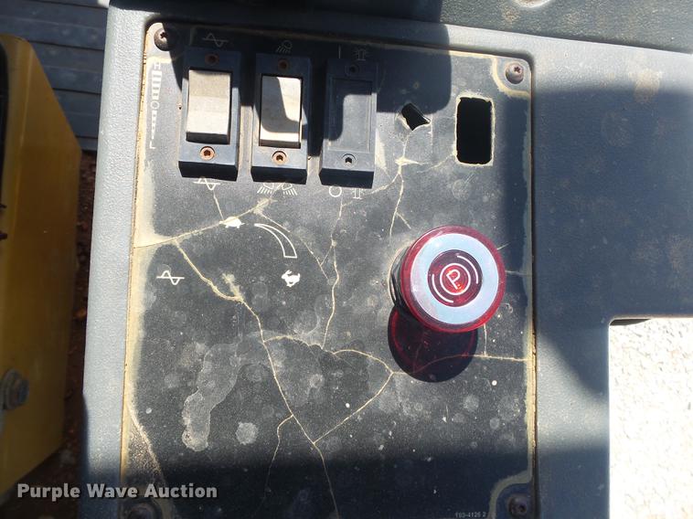 image for item DE3583 2004 Caterpillar CP-563E single drum vibratory roller