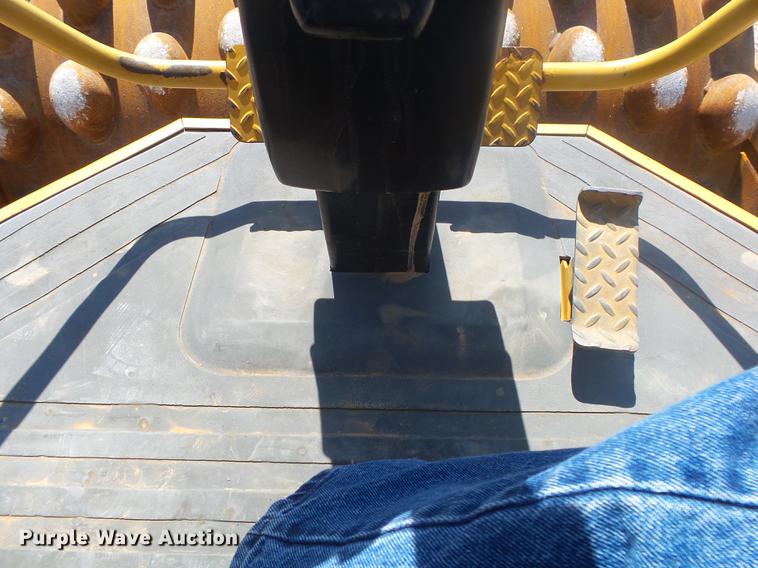 image for item DE3583 2004 Caterpillar CP-563E single drum vibratory roller