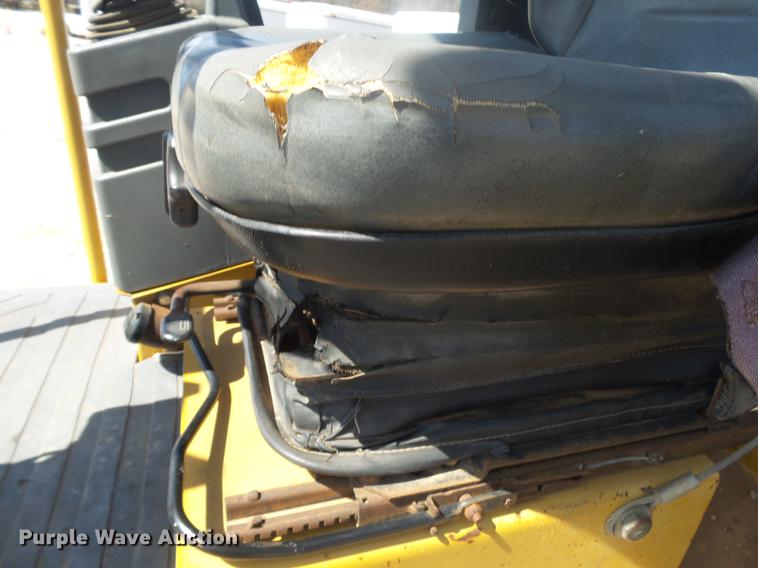 image for item DE3583 2004 Caterpillar CP-563E single drum vibratory roller