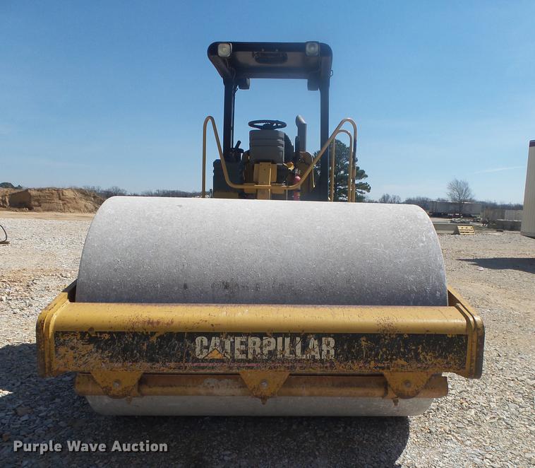 image for item DE3585 2004 Caterpillar CS-563E single drum vibratory roller