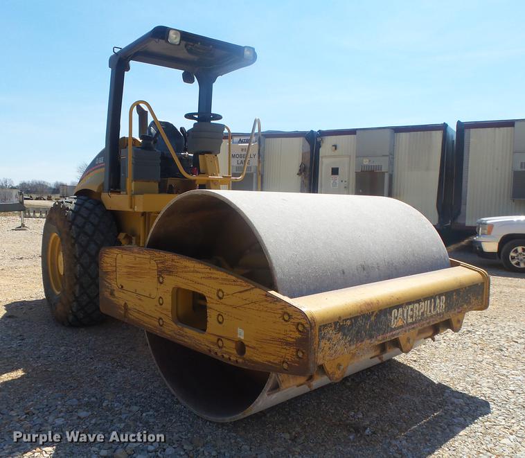 image for item DE3585 2004 Caterpillar CS-563E single drum vibratory roller