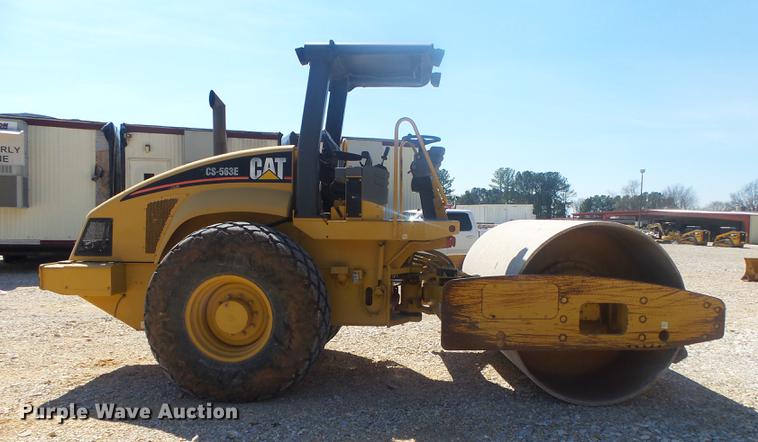 image for item DE3585 2004 Caterpillar CS-563E single drum vibratory roller