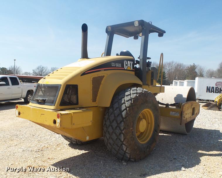 image for item DE3585 2004 Caterpillar CS-563E single drum vibratory roller
