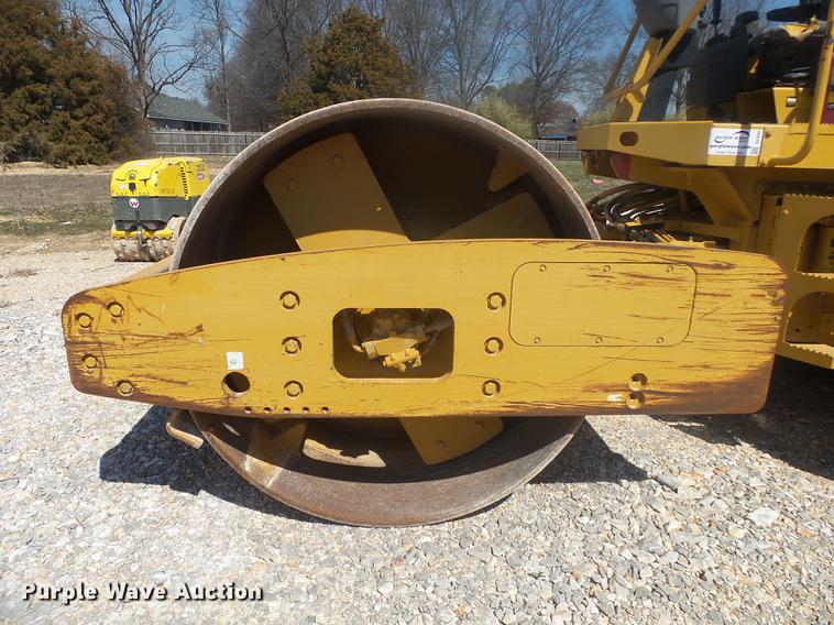 image for item DE3585 2004 Caterpillar CS-563E single drum vibratory roller