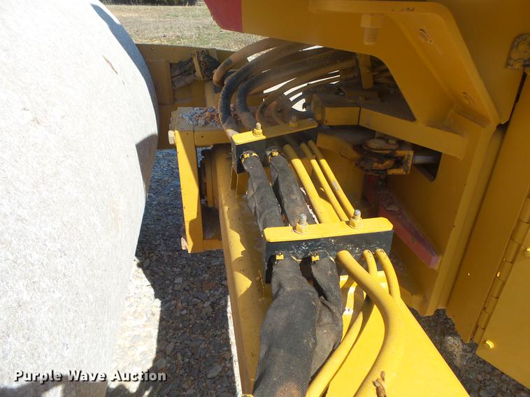 image for item DE3585 2004 Caterpillar CS-563E single drum vibratory roller