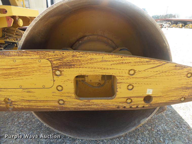 image for item DE3585 2004 Caterpillar CS-563E single drum vibratory roller