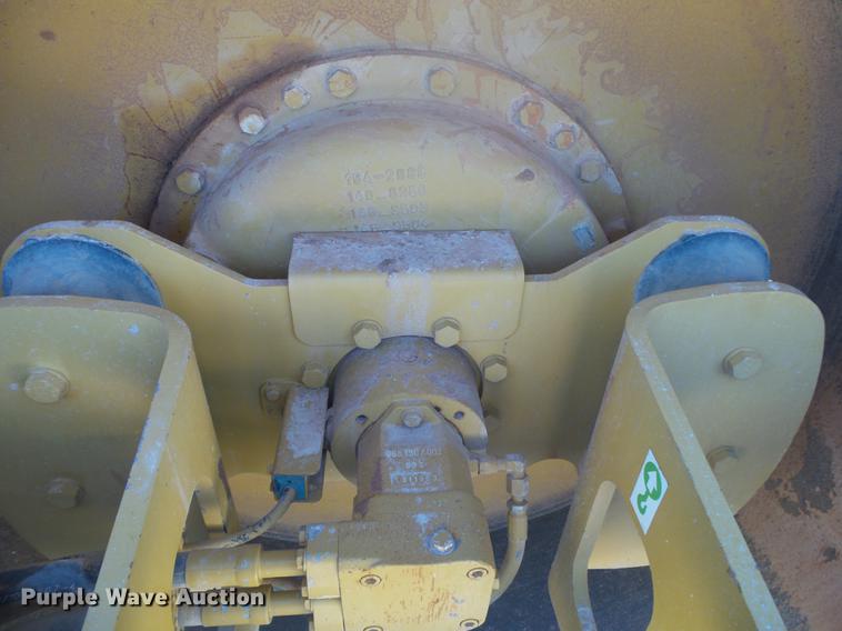 image for item DE3585 2004 Caterpillar CS-563E single drum vibratory roller