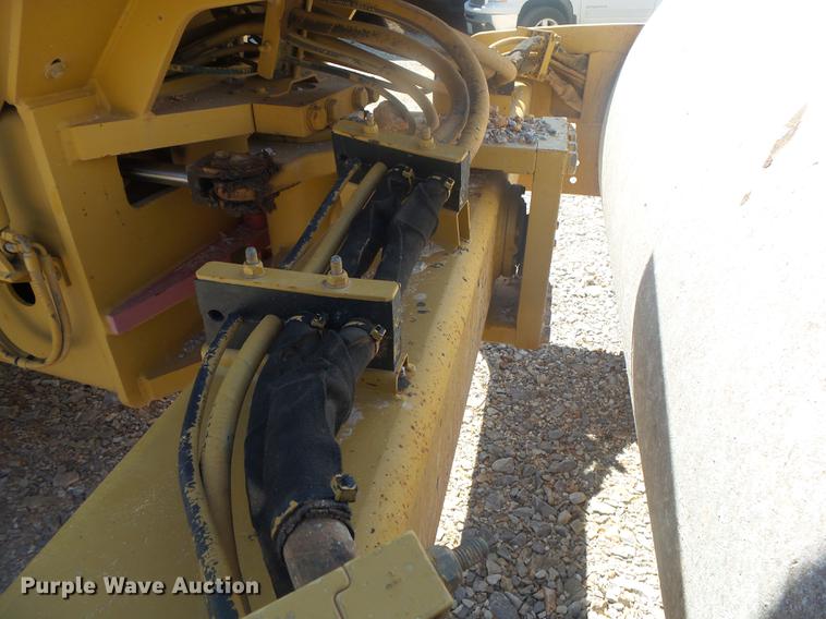 image for item DE3585 2004 Caterpillar CS-563E single drum vibratory roller