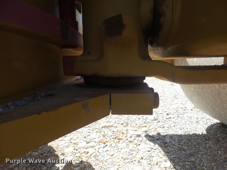 image for item DE3585 2004 Caterpillar CS-563E single drum vibratory roller