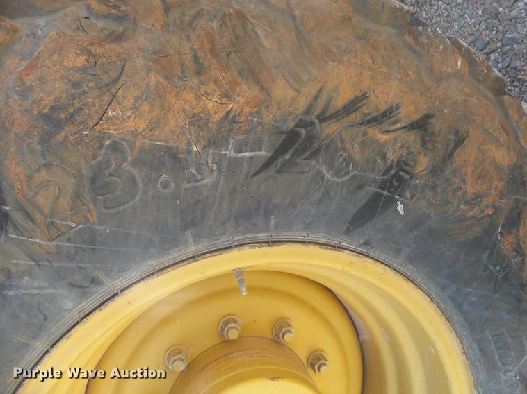 image for item DE3585 2004 Caterpillar CS-563E single drum vibratory roller