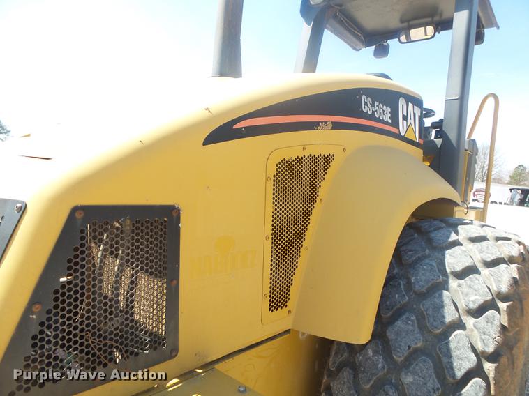 image for item DE3585 2004 Caterpillar CS-563E single drum vibratory roller