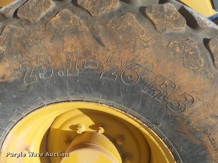 image for item DE3585 2004 Caterpillar CS-563E single drum vibratory roller