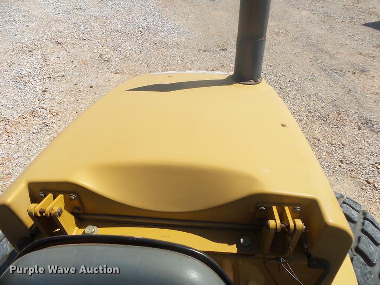 image for item DE3585 2004 Caterpillar CS-563E single drum vibratory roller