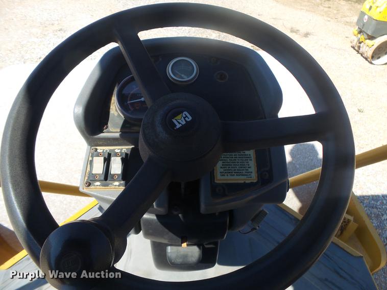 image for item DE3585 2004 Caterpillar CS-563E single drum vibratory roller