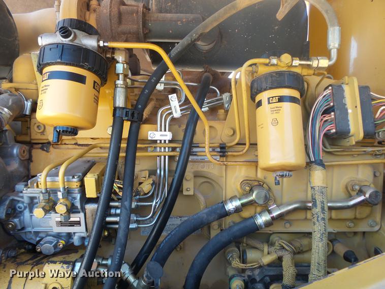 image for item DE3585 2004 Caterpillar CS-563E single drum vibratory roller