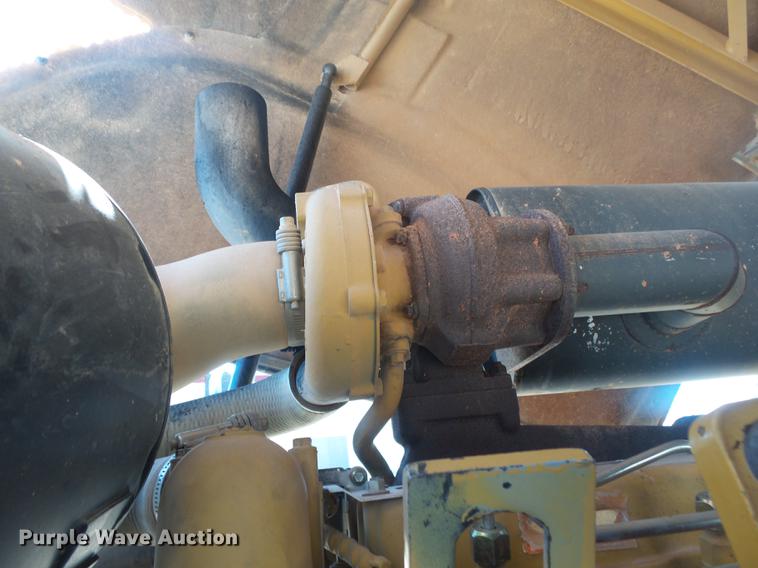 image for item DE3585 2004 Caterpillar CS-563E single drum vibratory roller