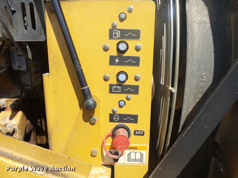 image for item DE3585 2004 Caterpillar CS-563E single drum vibratory roller