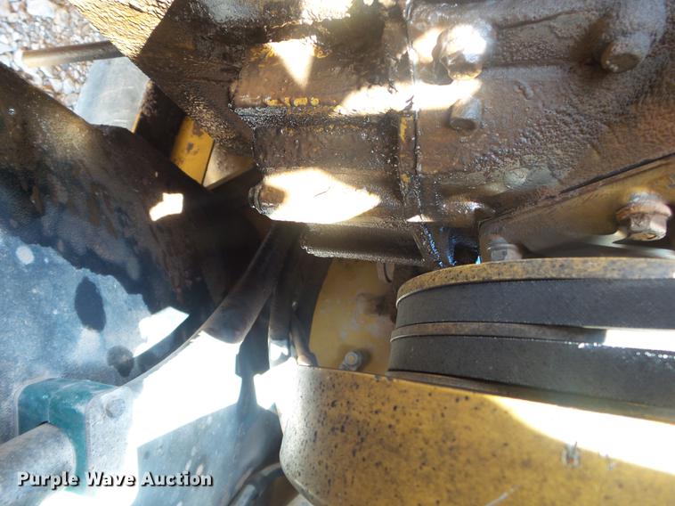 image for item DE3585 2004 Caterpillar CS-563E single drum vibratory roller