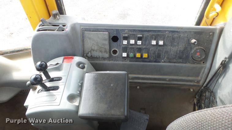 image for item DF4251 2005 Volvo L60E wheel loader