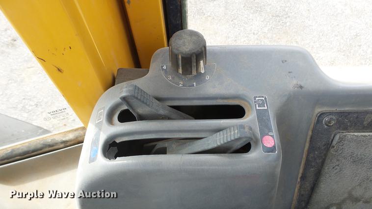 image for item DF4251 2005 Volvo L60E wheel loader