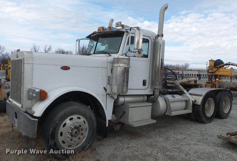 image for item DF4253 2007 Peterbilt 379 semi truck