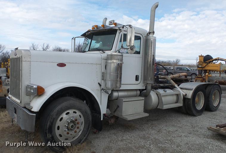 image for item DF4253 2007 Peterbilt 379 semi truck