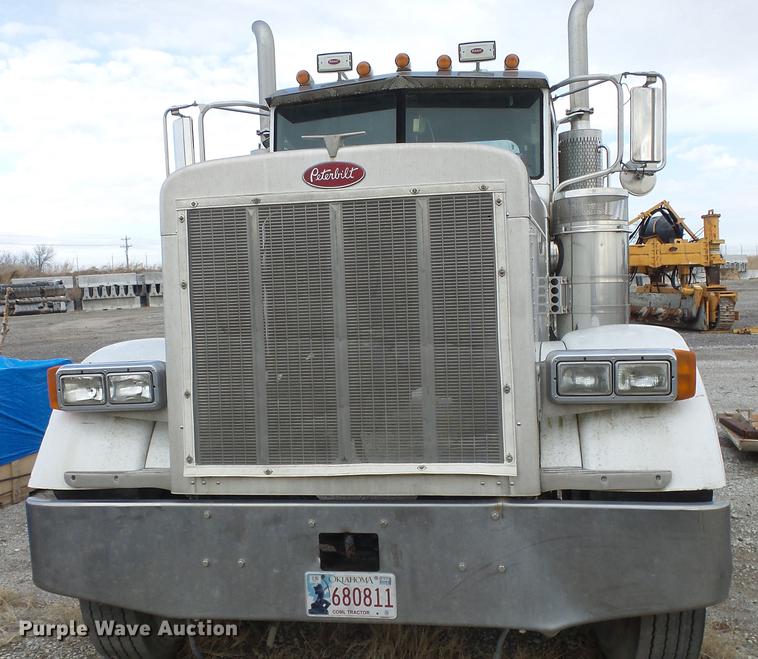 image for item DF4253 2007 Peterbilt 379 semi truck
