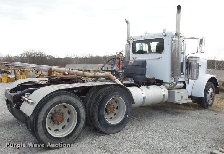 image for item DF4253 2007 Peterbilt 379 semi truck
