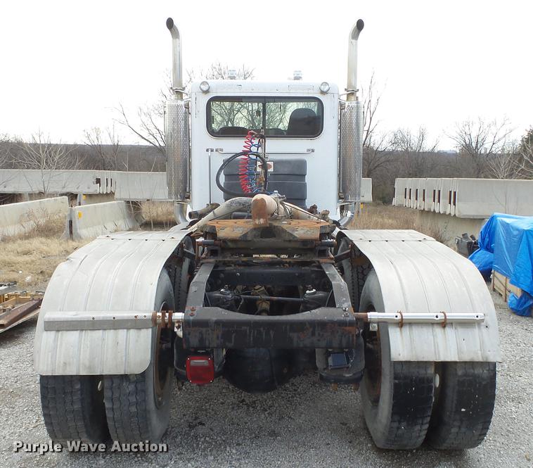 image for item DF4253 2007 Peterbilt 379 semi truck