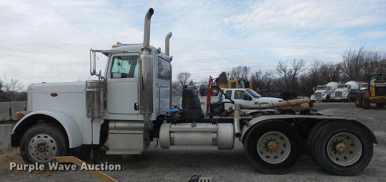 image for item DF4253 2007 Peterbilt 379 semi truck