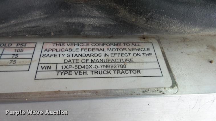 image for item DF4253 2007 Peterbilt 379 semi truck