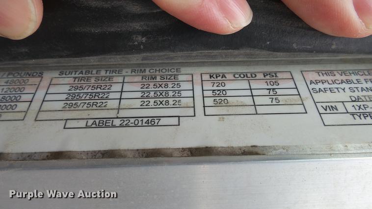 image for item DF4253 2007 Peterbilt 379 semi truck