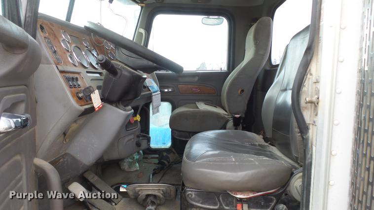 image for item DF4253 2007 Peterbilt 379 semi truck