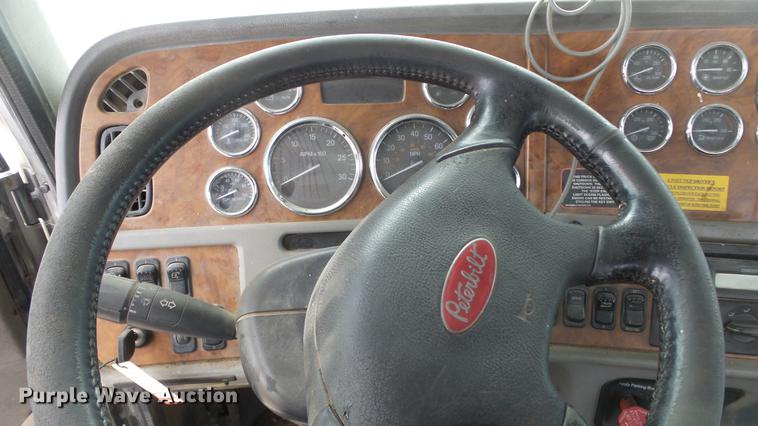 image for item DF4253 2007 Peterbilt 379 semi truck