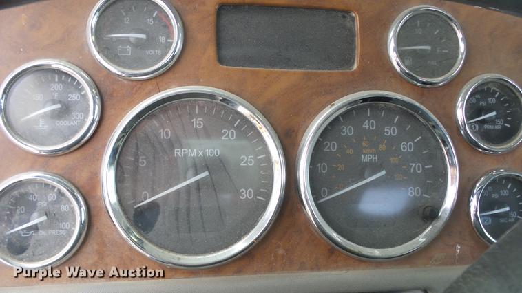 image for item DF4253 2007 Peterbilt 379 semi truck