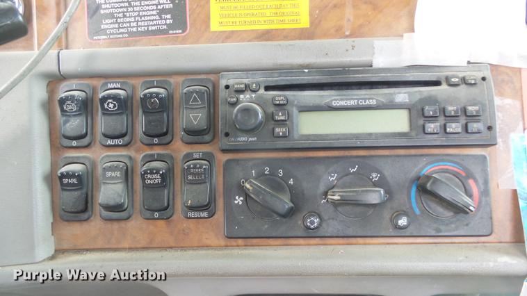 image for item DF4253 2007 Peterbilt 379 semi truck