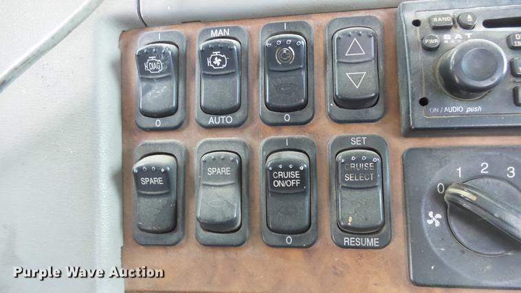 image for item DF4253 2007 Peterbilt 379 semi truck