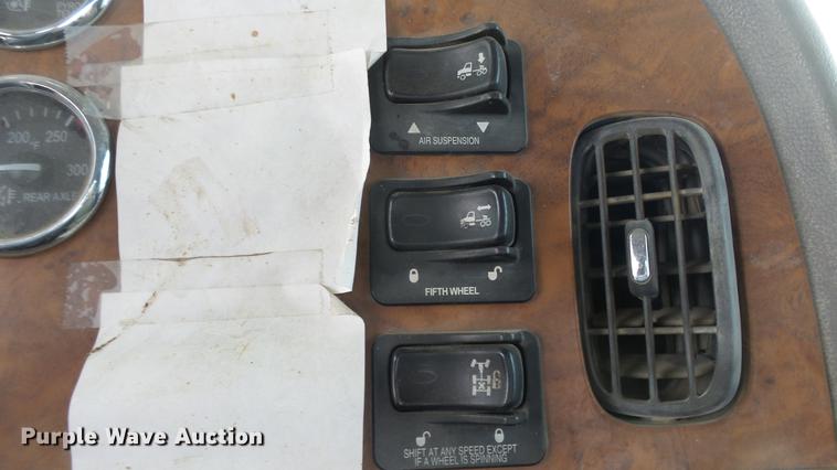 image for item DF4253 2007 Peterbilt 379 semi truck