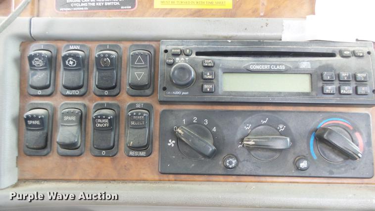 image for item DF4253 2007 Peterbilt 379 semi truck