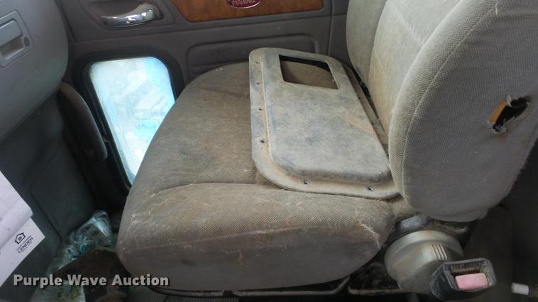 image for item DF4253 2007 Peterbilt 379 semi truck