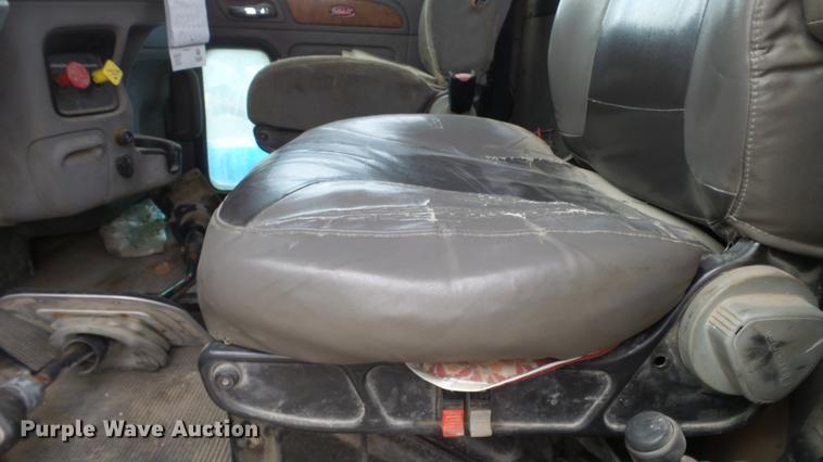 image for item DF4253 2007 Peterbilt 379 semi truck