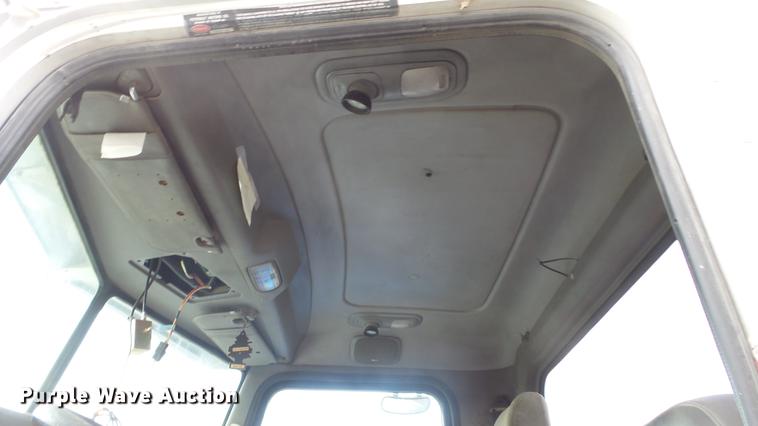 image for item DF4253 2007 Peterbilt 379 semi truck